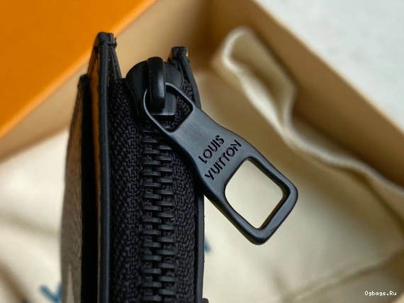 CC LOUIS VUITTON HOLDER 0213